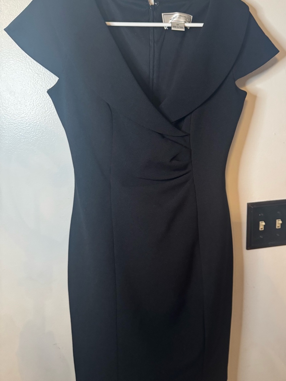Elegant Black Midi Sheath Dress with Draped Collar